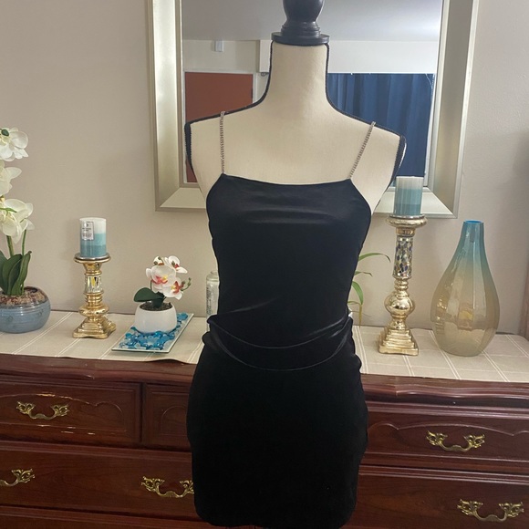 ☀️👗NWOT H&M sexy velvet dress straps in rhinestone chain crossed at back☀️ - Picture 9 of 11